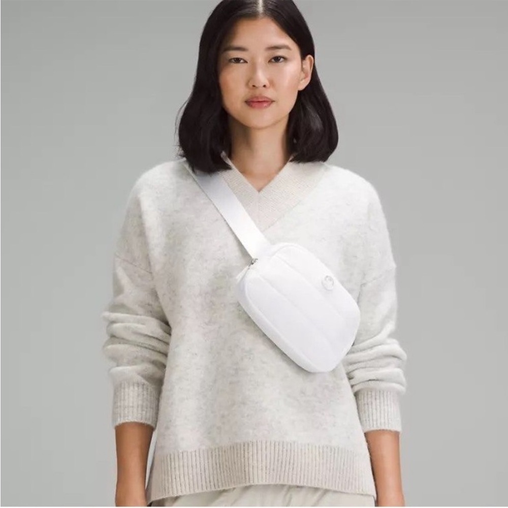 NEW⭐️LULULEMON Everywhere Belt Bag Large Wunder Puff 2L. Tote included. White. - Picture 4 of 9